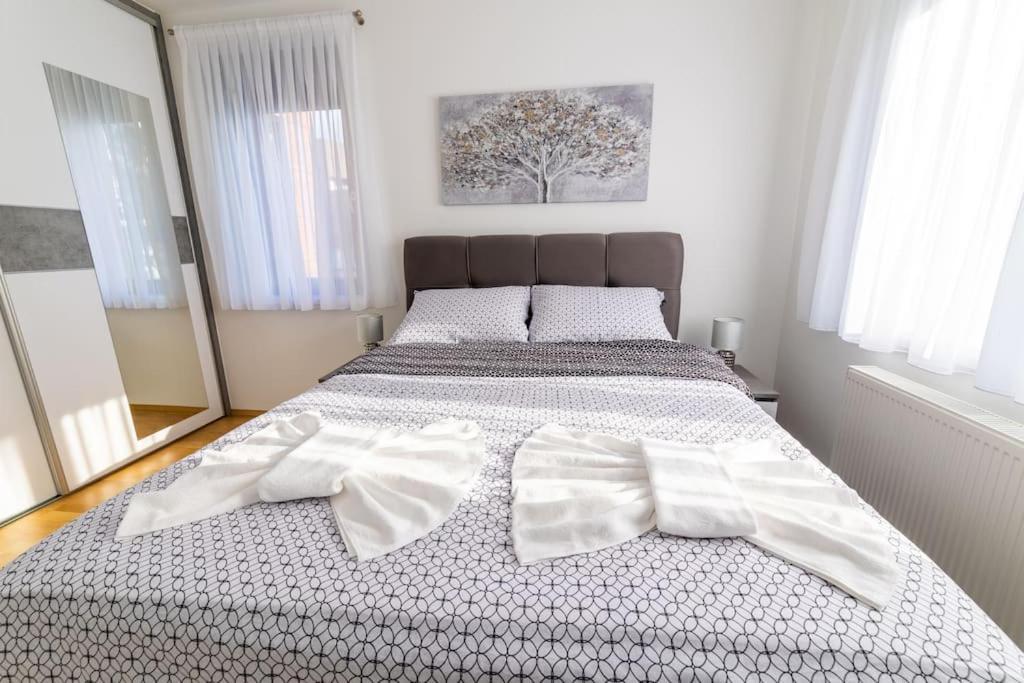 Apartman Lux Self Check-In Virovitica Exterior photo